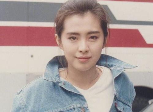 王祖贤戴帽子照片